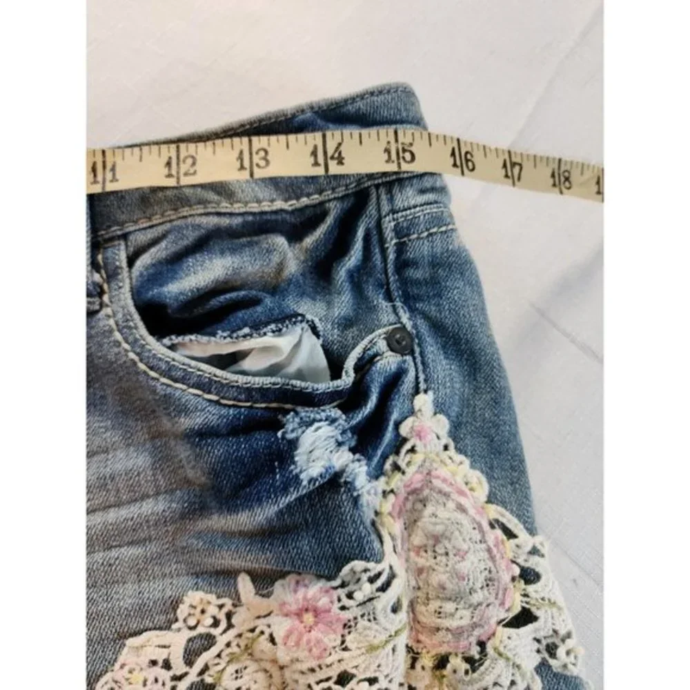 Vanilla Star Cutoff Bootie Shorts Floral Lace Boho Detail Distressed Jean Size 7